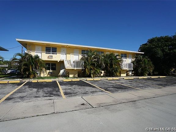 4th image of 717 NE 10th Ave APT 3