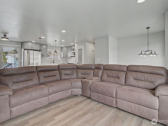 5th image of 33831 37th Ave SW