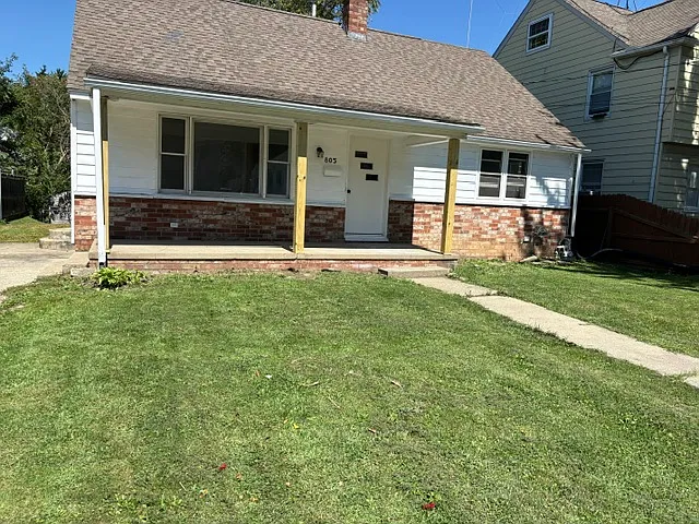 28th St NE, Canton — Photo 2
