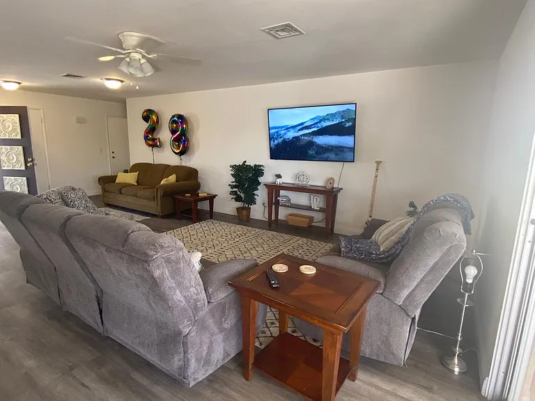 2834 Holiday Dr — Photo 40