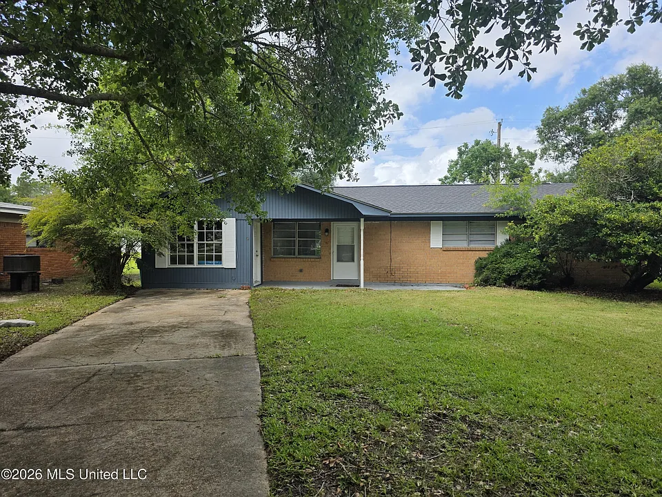 905 Spanish Acres Dr