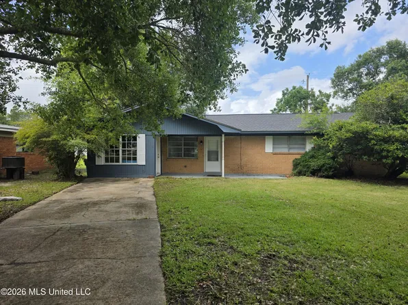 905 Spanish Acres Dr, Bay Saint Louis, MS 39520