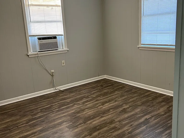 734 Hall St — Photo 10