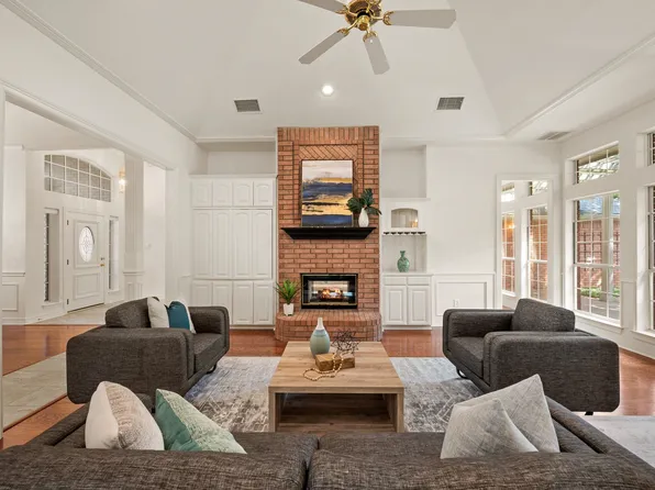 6808 N Oaks Dr, North Richland Hills, TX 76182