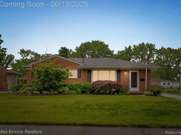 16969 Marguerite St, Beverly Hills, MI 48025
