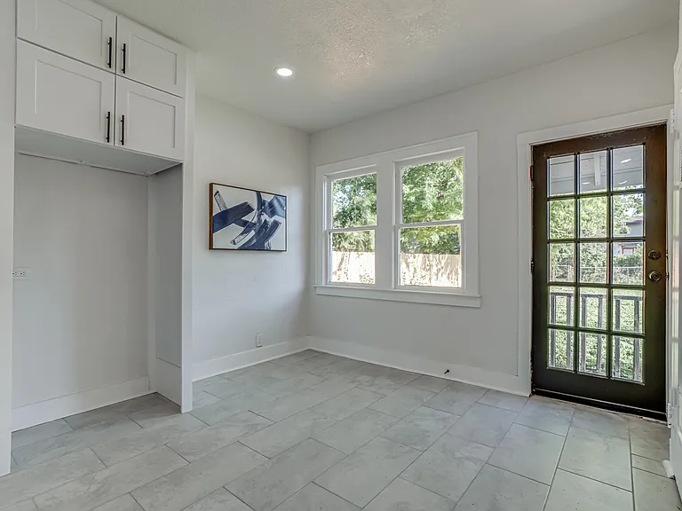 2035 W Summit Ave — Photo 18