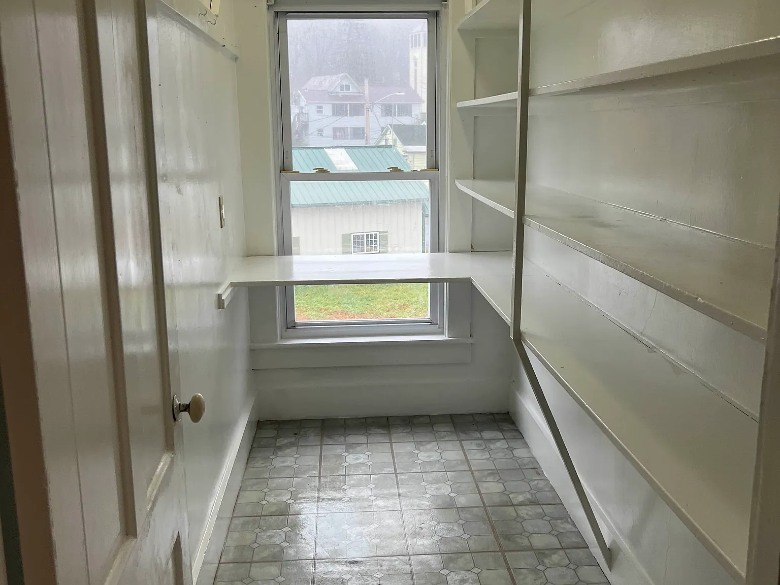 2 bed, 700 sqft, $1,600 — Photo 1