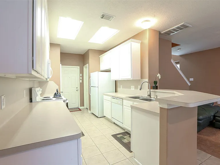 17511 Bering Bridge Ln — Photo 2