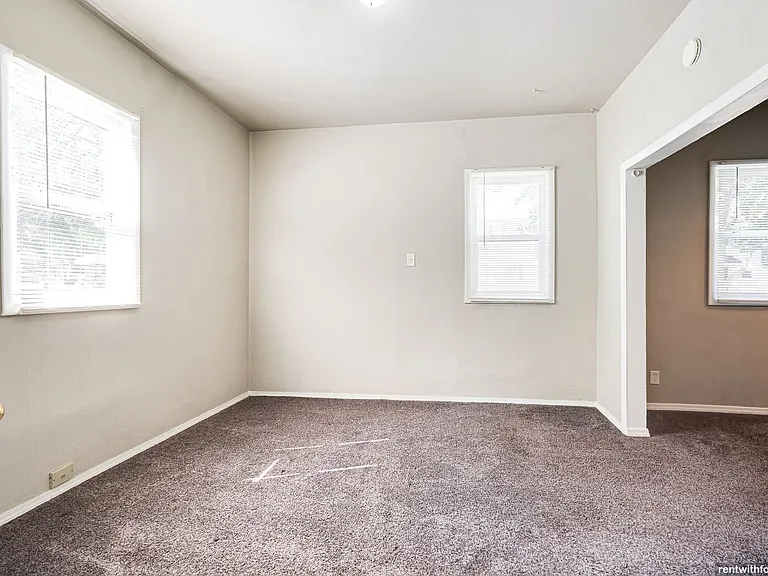 127 W. 6th St. — Photo 6
