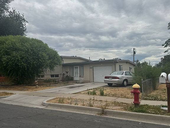 3rd image of 2085 Clara St