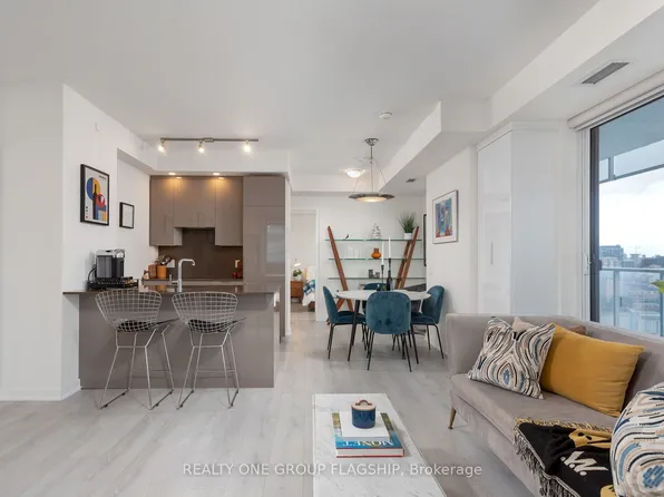 28 Freeland St #1609, Toronto, ON M5E 0E3
