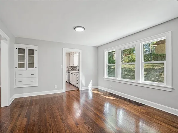 9306 E 17th St S, Independence, MO 64052