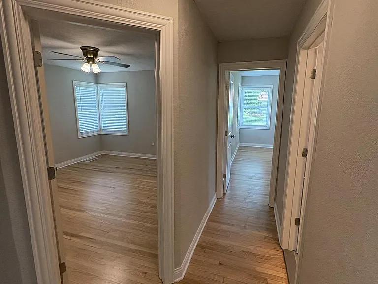 2211 E Walnut St — Photo 18