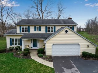 30 Oakcliff Ct, East Amherst, NY 14051