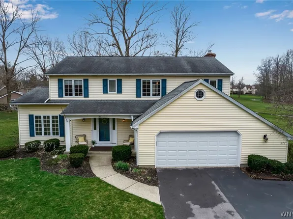 30 Oakcliff Ct, East Amherst, NY 14051
