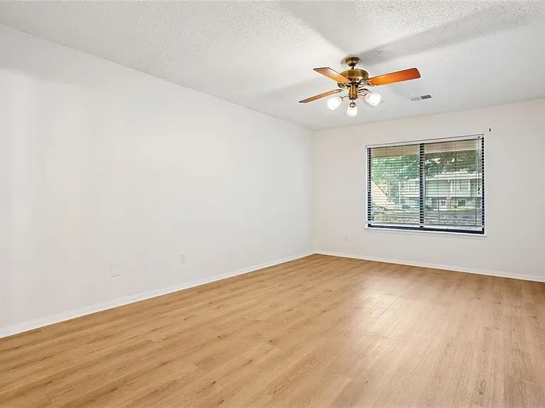 2035 Powers Ferry Trce SE — Photo 13