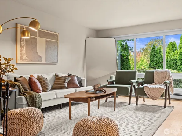 15214 NE 8th Street #G8, Bellevue, WA 98007