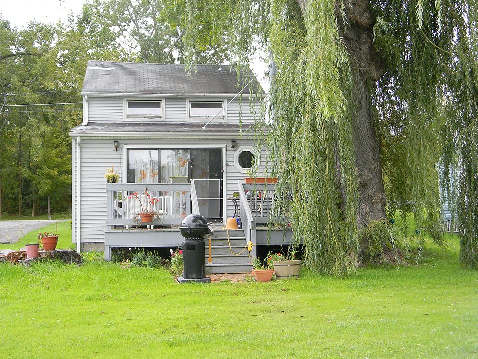 2nd image of 51 Blue Pond Mnr