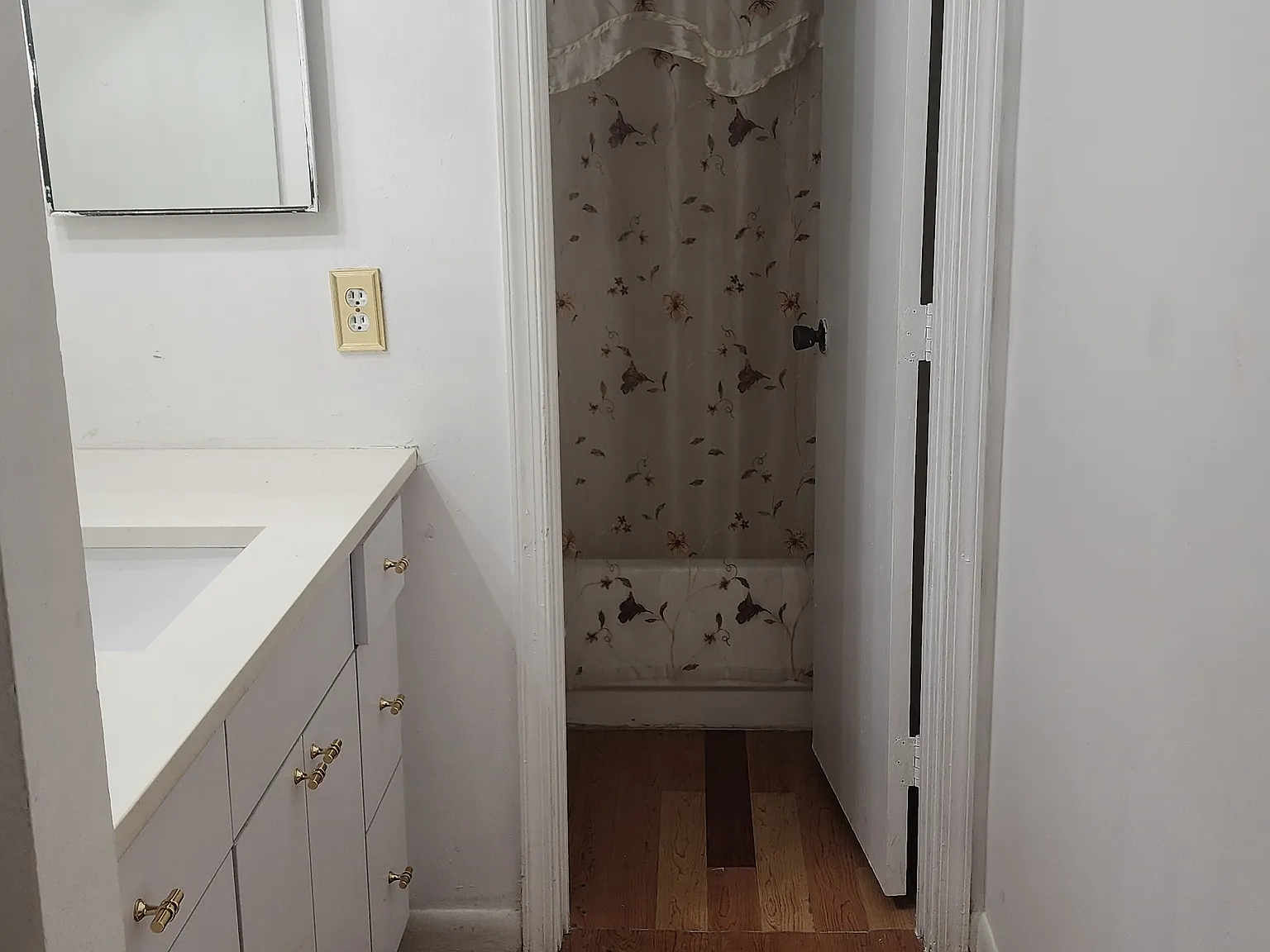 2 bed, 816 sqft, $2,300 — Photo 2