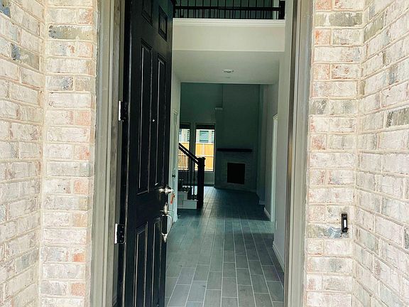 3rd image of 2009 Creekvista Dr