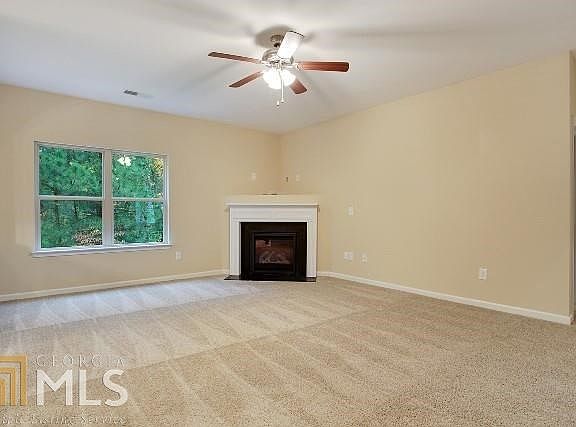 Photo reflects floor plan.