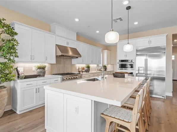 29639 Corte Ballenas, Valencia, CA 91354