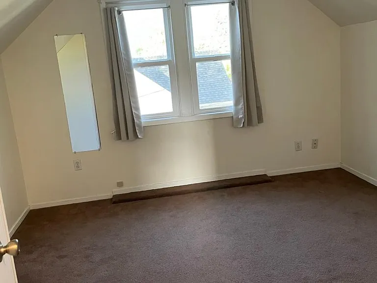 8301 NE Hassalo St — Photo 31