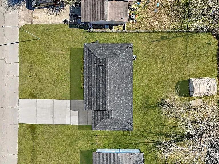 2126 Hillshire Dr — Photo 3