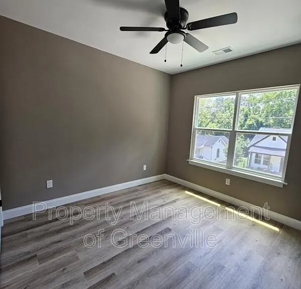 305 Appian Dr — Photo 19