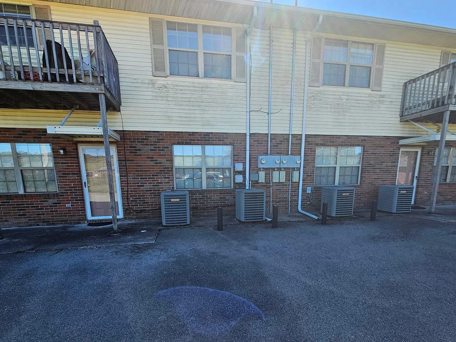 2BR, 1BA Unit in Fourplex Multifamily Home - New Tazewell, TN - $1000/month — Photo 1