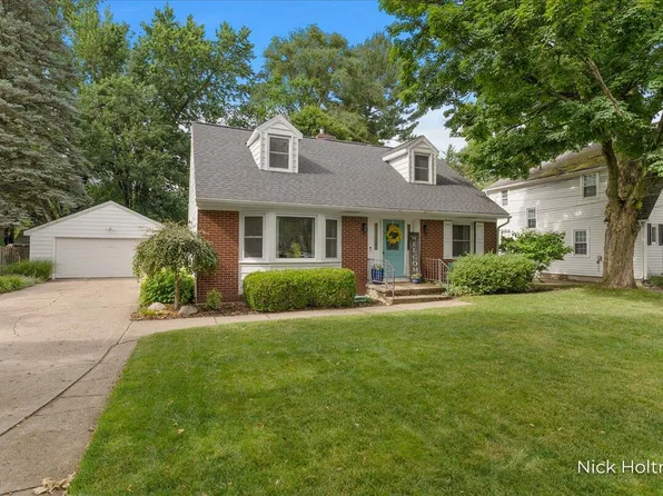 1525 Van Auken St SE, Grand Rapids, MI 49508