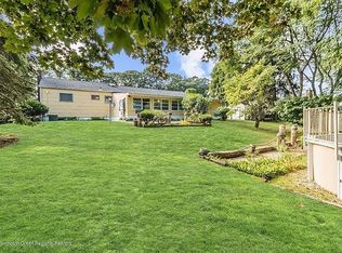 20 Chestnut Ridge Rd, Holmdel, NJ 07733