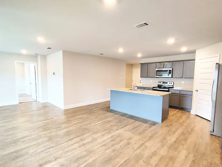 Eastland Cir — Photo 4