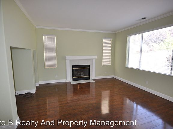 4th image of 549 Tarter Ct