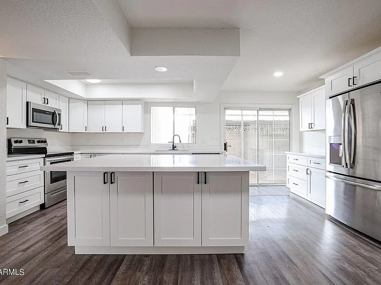 1803 W Maryland Ave — Photo 22