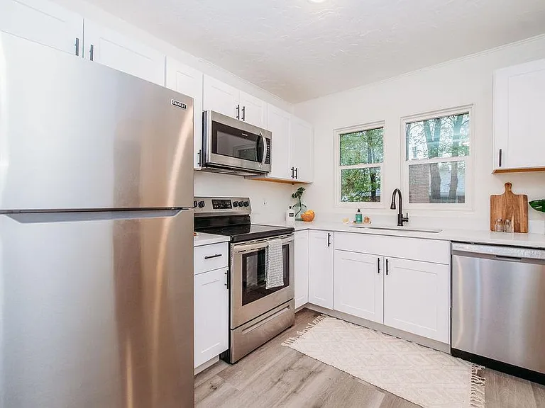 2213 Jackson Ave #1 — Photo 7
