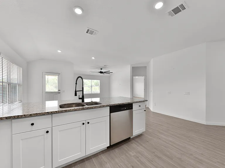 606 Bean Bnd — Photo 6