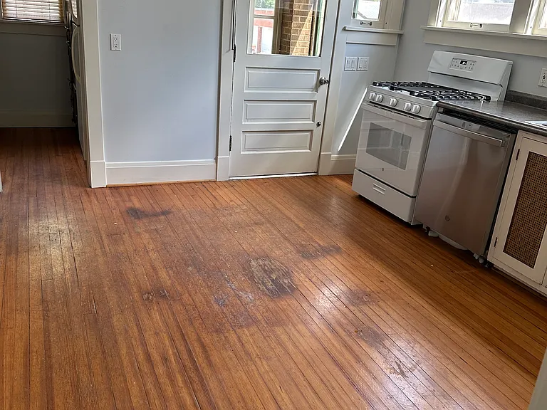 1110 N Maplewood Ave — Photo 7