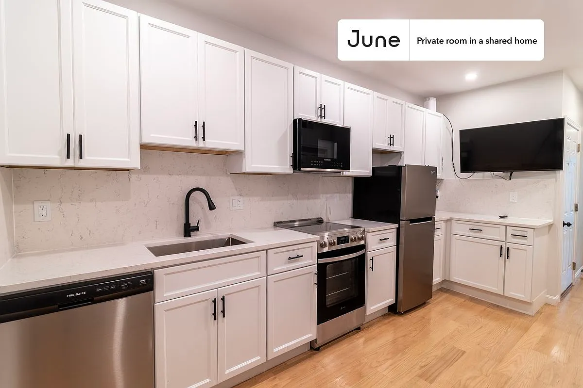 Queen bedroom in 3 bed/2 bath home in JFK/UMass #1755 A — Photo 4