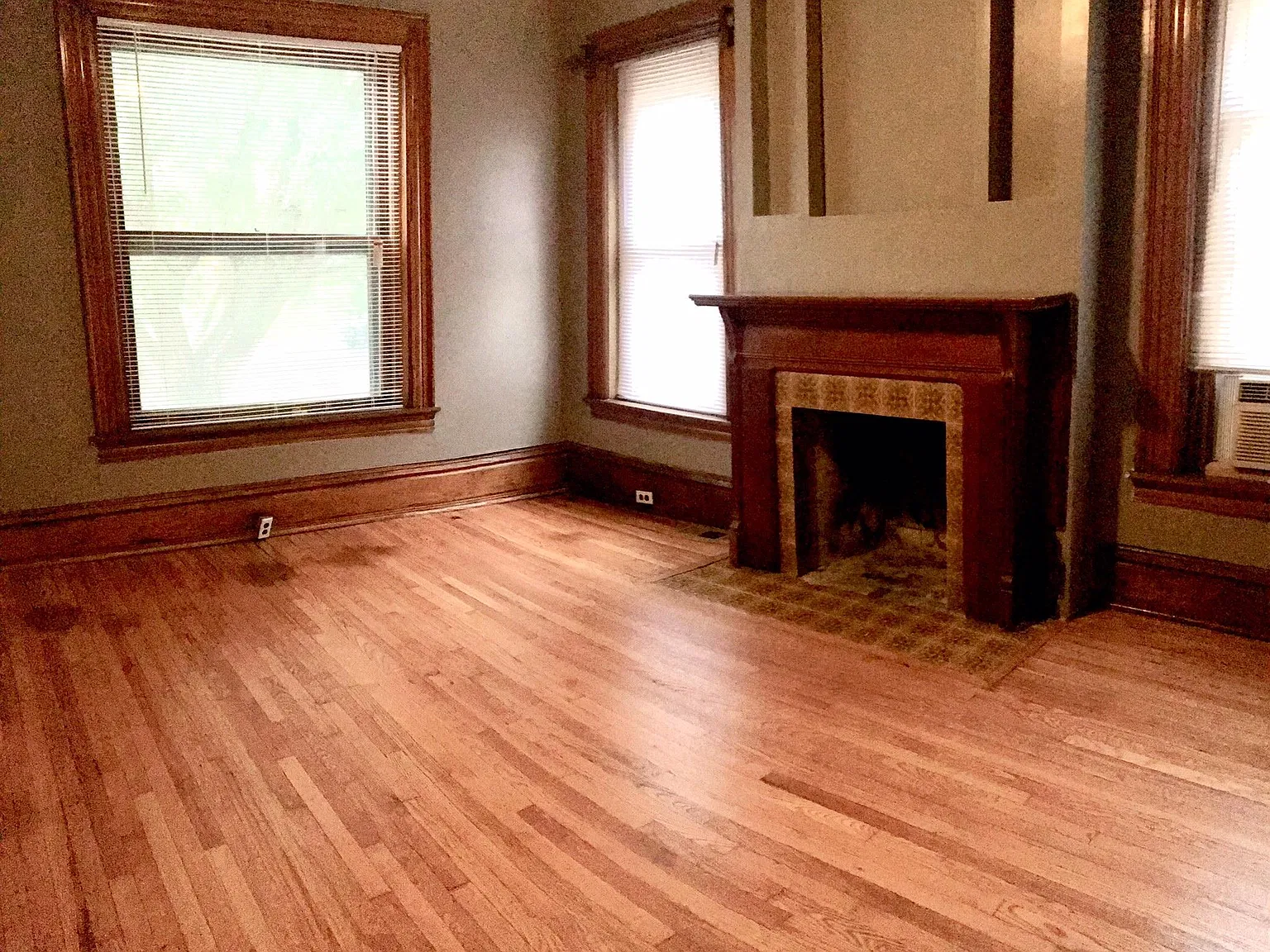 3720 Wyandotte St — Photo 1