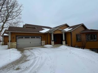 694 Panorama Cir NW, Rochester, MN 55901