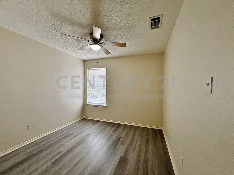 609 Blueberry Hill Ln — Photo 14