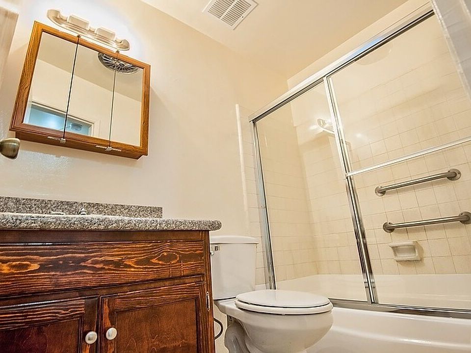 2nd image of 1437 S Point View St #4