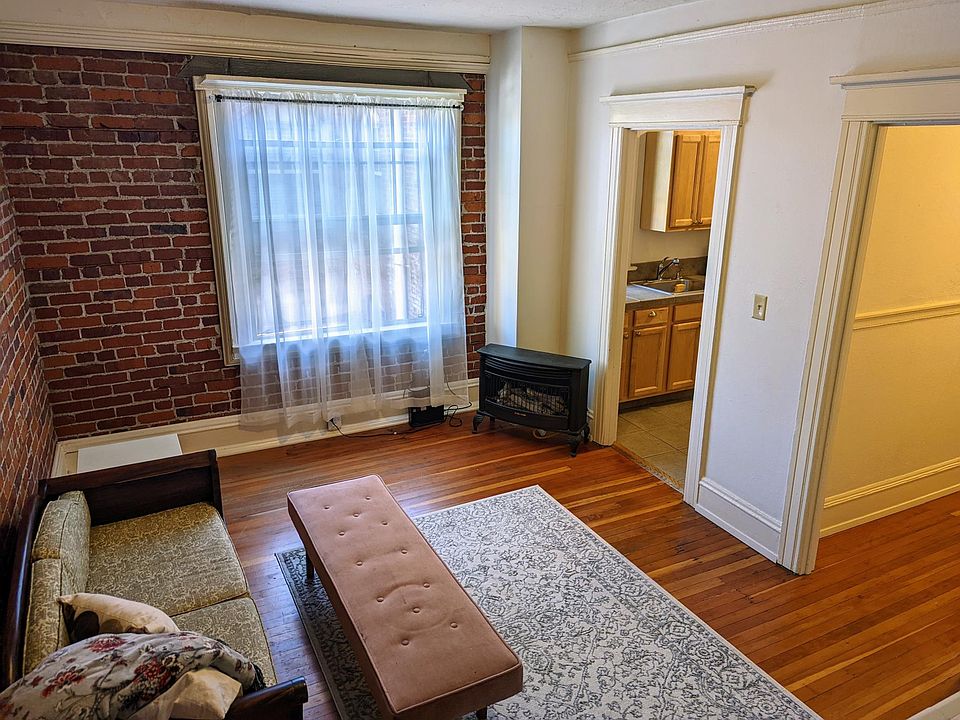 Looking from the closet door. View to the kitchen