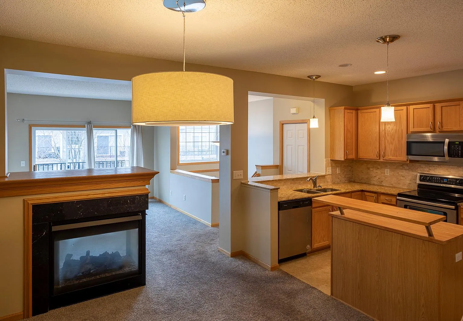 2 bed, 1.5 bath, 1500 sqft, $2,100 — Photo 2