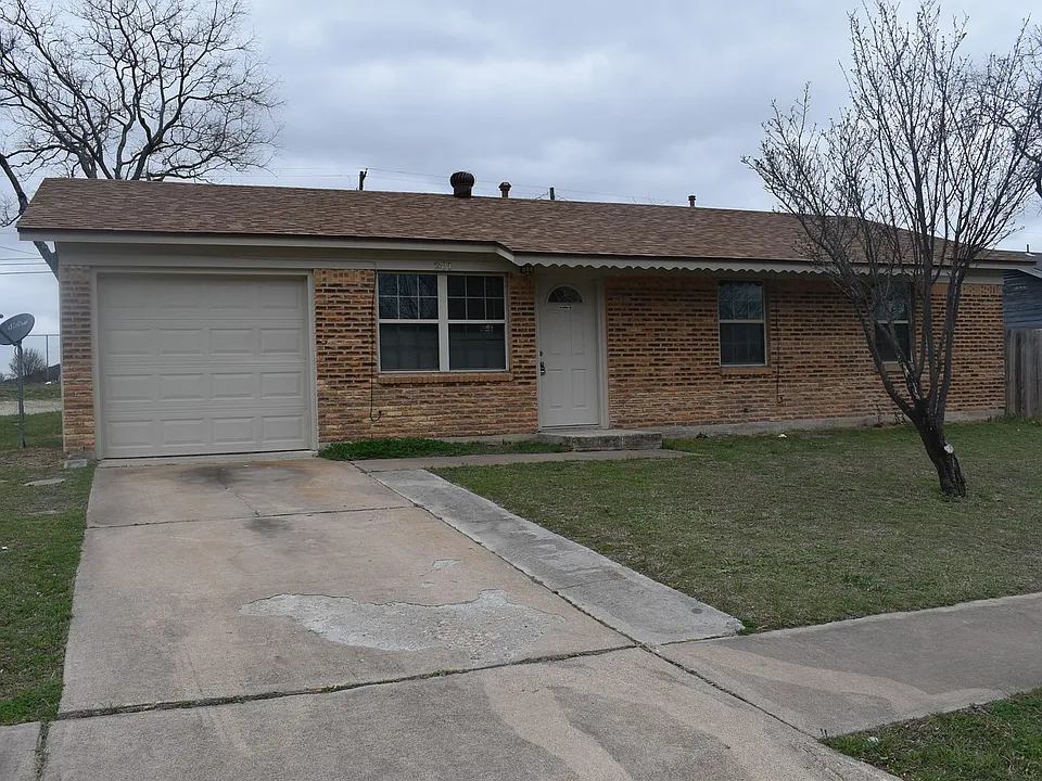 201 North Dr