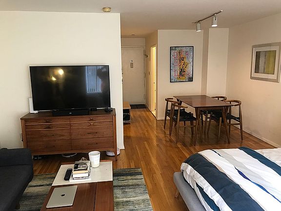 4th image of 447 W 45th St APT 4C