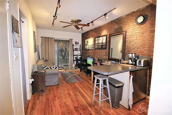 Rented by City Connections Realty | media 4