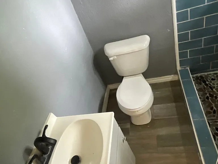 3404 Moulton St — Photo 3