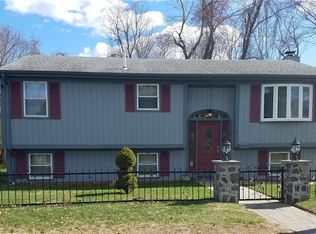 15 Cove St, Riverside, RI 02915